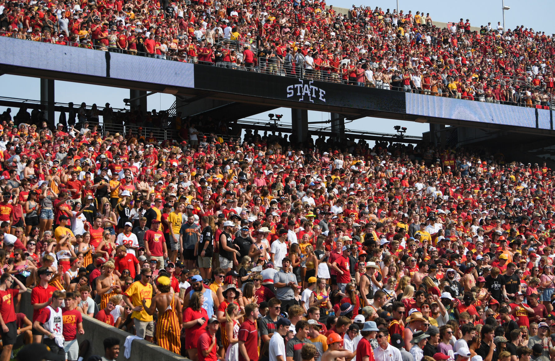 091121-qc-spt-iowa-isu-fball-027